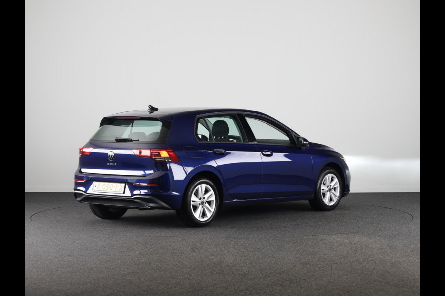 Volkswagen Golf 1.0 TSI Life 110 pk | Verlengde garantie | Navigatie | Parkeersensoren | Adaptieve cruise control | LED koplampen |