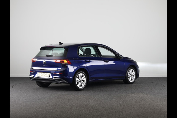 Volkswagen Golf 1.0 TSI Life 110 pk | Verlengde garantie | Navigatie | Parkeersensoren | Adaptieve cruise control | LED koplampen |