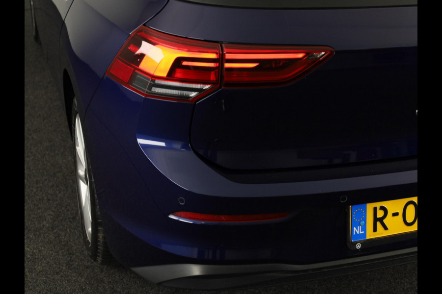 Volkswagen Golf 1.0 TSI Life 110 pk | Verlengde garantie | Navigatie | Parkeersensoren | Adaptieve cruise control | LED koplampen |