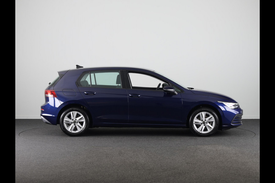 Volkswagen Golf 1.0 TSI Life 110 pk | Verlengde garantie | Navigatie | Parkeersensoren | Adaptieve cruise control | LED koplampen |