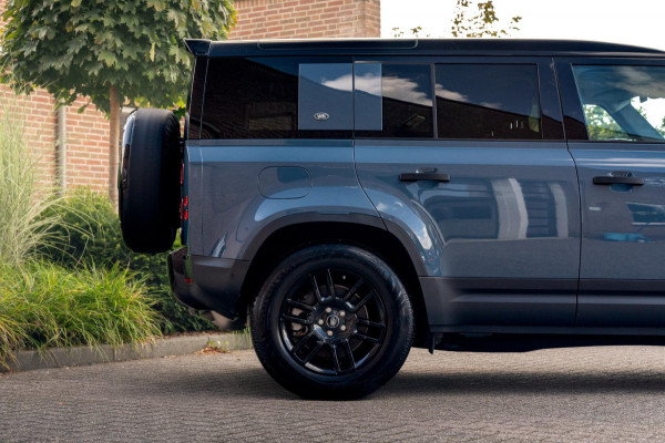 Land Rover Defender 3.0 P400 110 S 5 Persoons Luchtvering Trekhaak LED Camera Urban 19''
