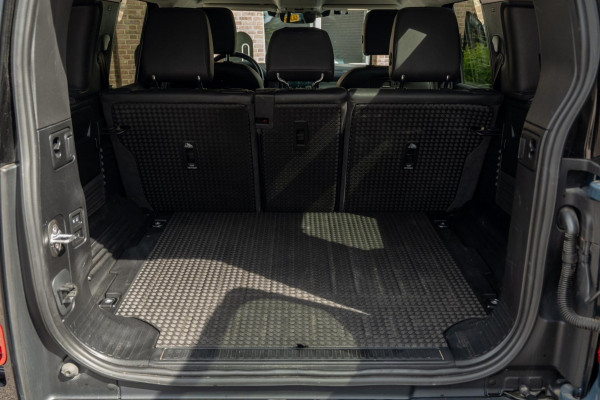 Land Rover Defender 3.0 P400 110 S 5 Persoons Luchtvering Trekhaak LED Camera Urban 19''