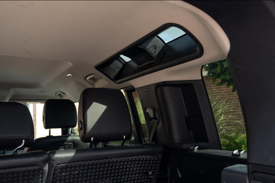 Land Rover Defender 3.0 P400 110 S 5 Persoons Luchtvering Trekhaak LED Camera Urban 19''