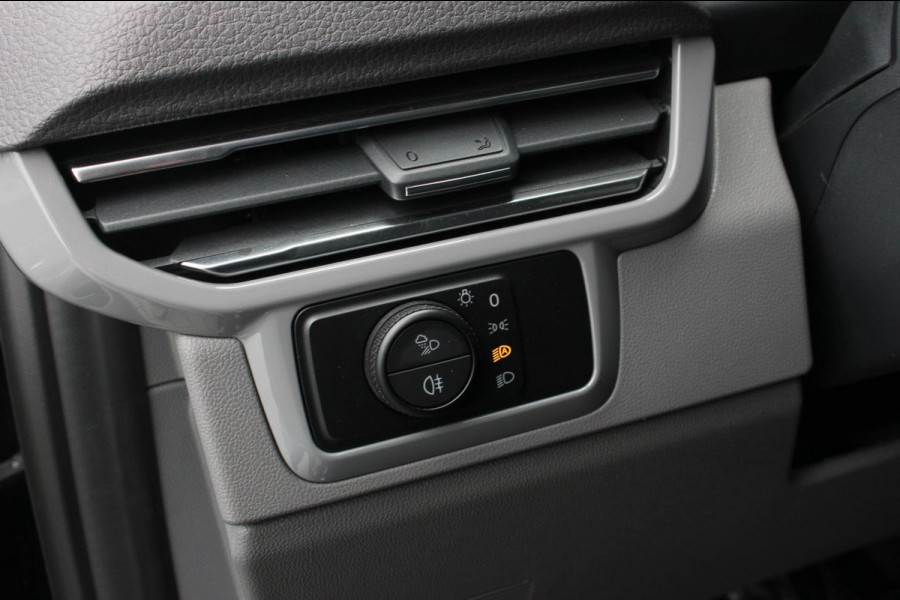 Volkswagen Transporter 2.0 TDI L2H1 BULLI 150PK DSG FULL BLACK / DRIVER ASSISTANCE / 2-ZITS / MY2024 / CAMERA / ADAP.CRUISE / FUL