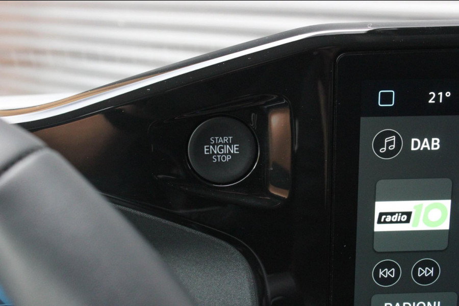 Volkswagen Transporter 2.0 TDI L2H1 BULLI 150PK DSG FULL BLACK / DRIVER ASSISTANCE / 2-ZITS / MY2024 / CAMERA / ADAP.CRUISE / FUL