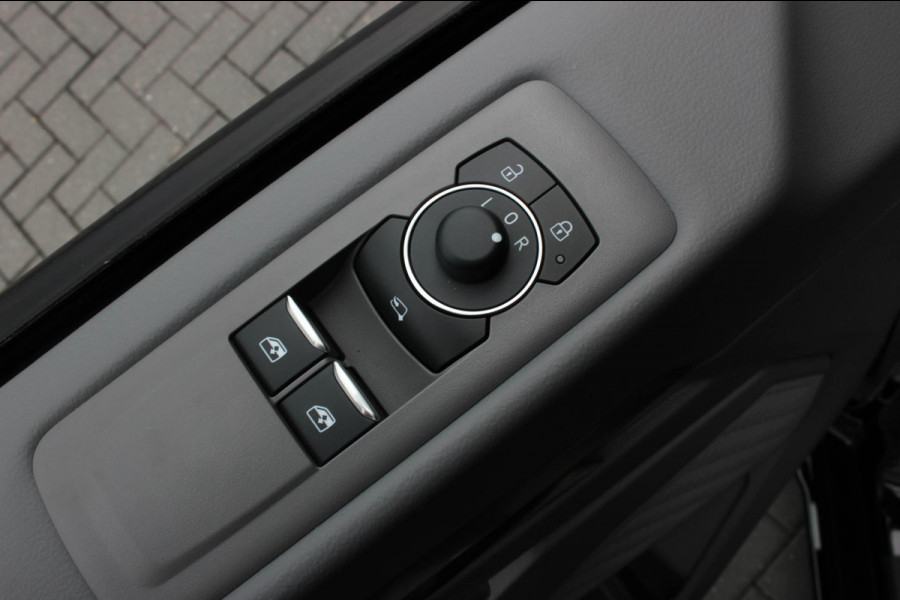 Volkswagen Transporter 2.0 TDI L2H1 BULLI 150PK DSG FULL BLACK / DRIVER ASSISTANCE / 2-ZITS / MY2024 / CAMERA / ADAP.CRUISE / FUL