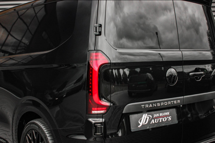 Volkswagen Transporter 2.0 TDI L2H1 BULLI 150PK DSG FULL BLACK / DRIVER ASSISTANCE / 2-ZITS / MY2024 / CAMERA / ADAP.CRUISE / FUL