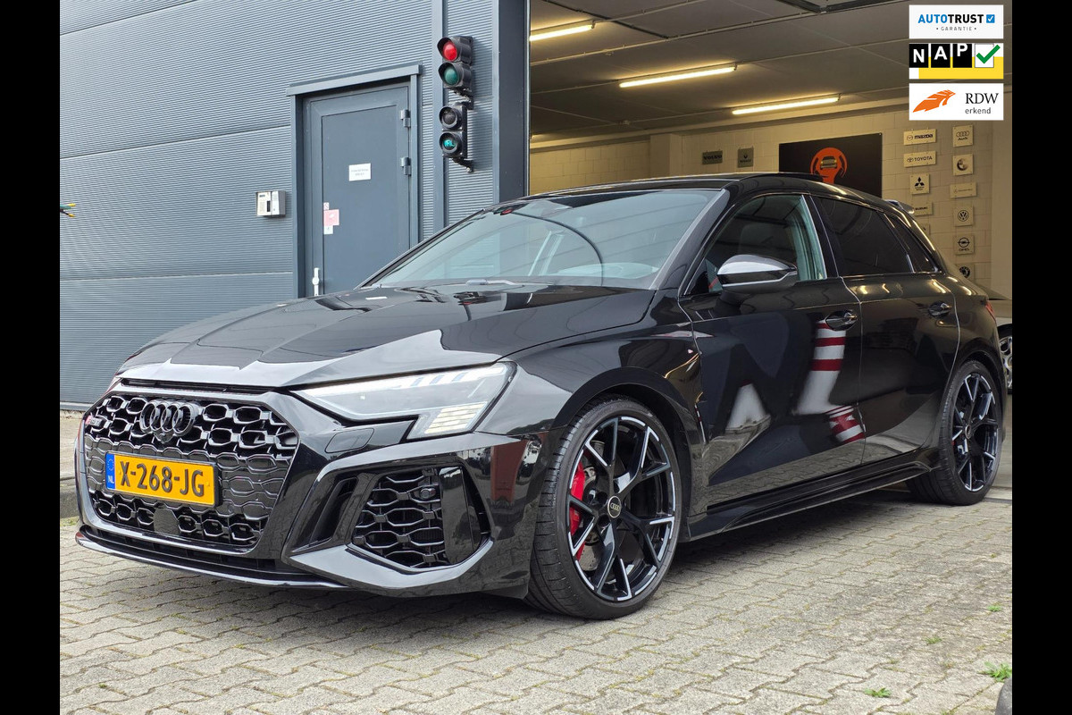 Audi RS3 Sportback 2.5 TFSI RS3 / Pano / B&O / Matrix LED / Dealer onderhouden / Full options / HUD / RS Zetels / GPS Track&Trace Audi RS3 Sportback 2.5 TFSI RS3 / Pano / B&O / Matrix LED / Dealer onderhouden / Full options / HUD / RS Zetels / GPS Track&Trace