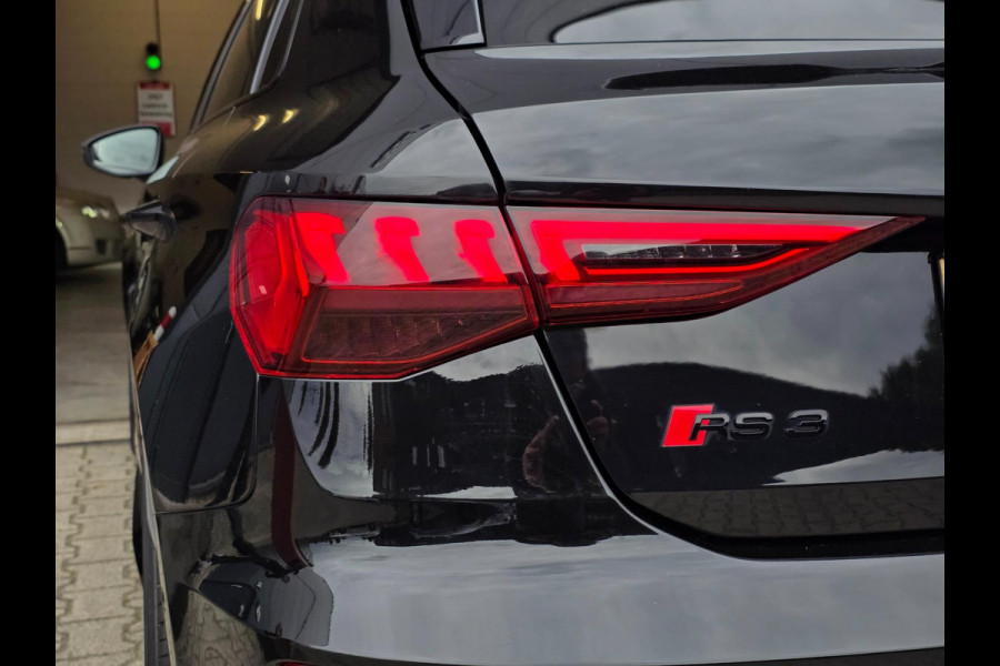 Audi RS3 Sportback 2.5 TFSI RS3 / Pano / B&O / Matrix LED / Dealer onderhouden / Full options / HUD / RS Zetels / GPS Track&Trace