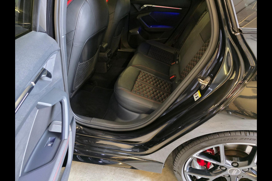 Audi RS3 Sportback 2.5 TFSI RS3 / Pano / B&O / Matrix LED / Dealer onderhouden / Full options / HUD / RS Zetels / GPS Track&Trace