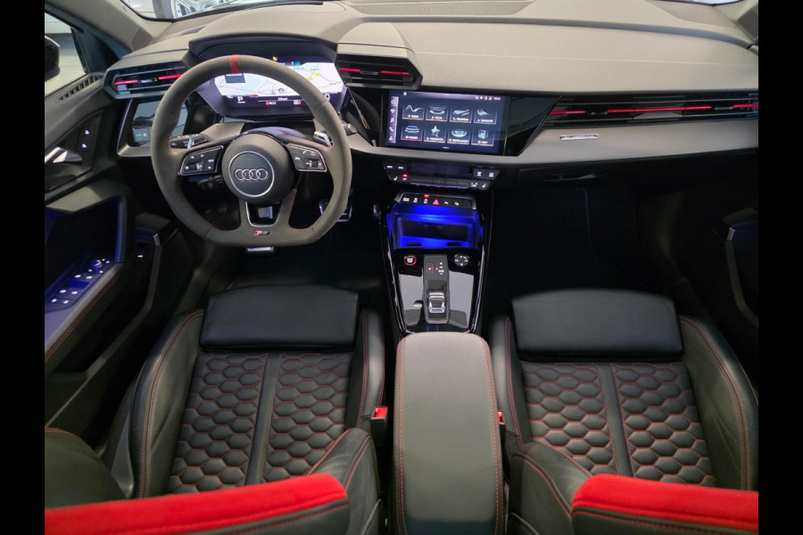 Audi RS3 Sportback 2.5 TFSI RS3 / Pano / B&O / Matrix LED / Dealer onderhouden / Full options / HUD / RS Zetels / GPS Track&Trace