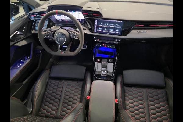 Audi RS3 Sportback 2.5 TFSI RS3 / Pano / B&O / Matrix LED / Dealer onderhouden / Full options / HUD / RS Zetels / GPS Track&Trace