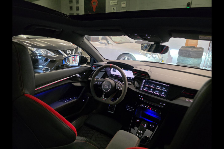 Audi RS3 Sportback 2.5 TFSI RS3 / Pano / B&O / Matrix LED / Dealer onderhouden / Full options / HUD / RS Zetels / GPS Track&Trace