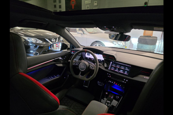 Audi RS3 Sportback 2.5 TFSI RS3 / Pano / B&O / Matrix LED / Dealer onderhouden / Full options / HUD / RS Zetels / GPS Track&Trace