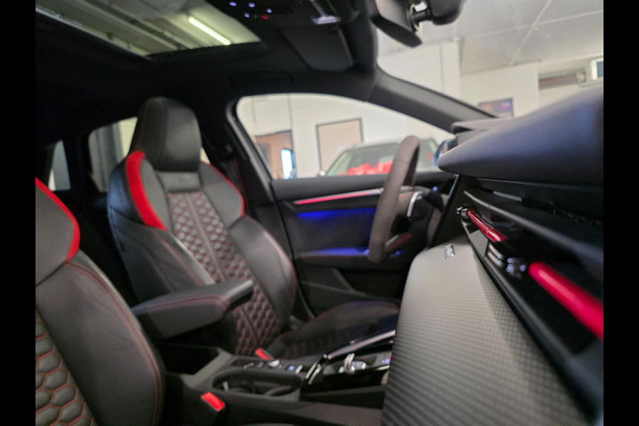 Audi RS3 Sportback 2.5 TFSI RS3 / Pano / B&O / Matrix LED / Dealer onderhouden / Full options / HUD / RS Zetels / GPS Track&Trace