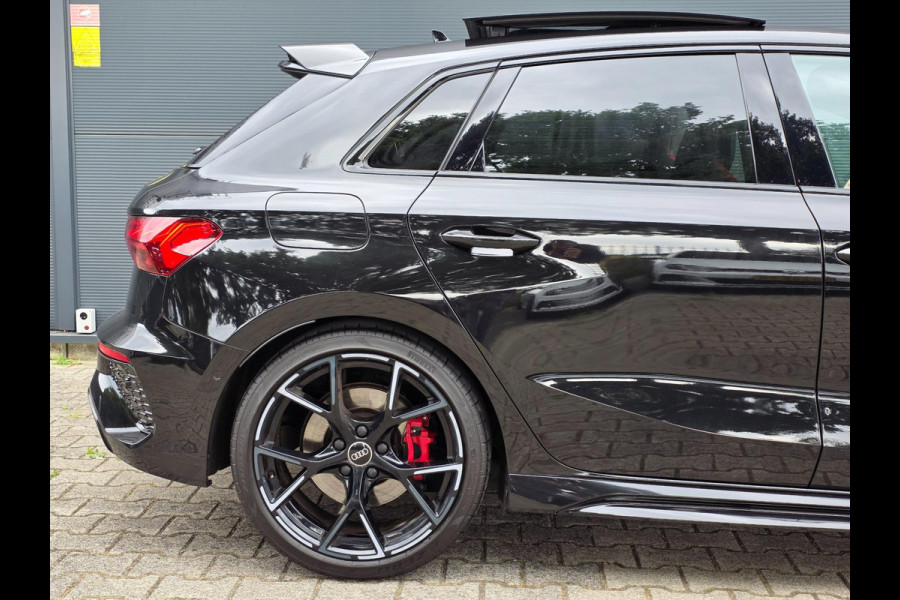 Audi RS3 Sportback 2.5 TFSI RS3 / Pano / B&O / Matrix LED / Dealer onderhouden / Full options / HUD / RS Zetels / GPS Track&Trace
