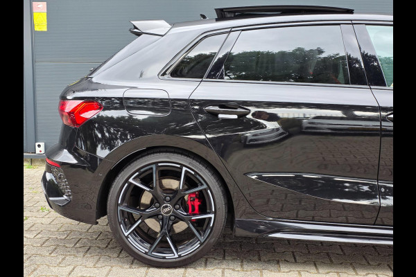 Audi RS3 Sportback 2.5 TFSI RS3 / Pano / B&O / Matrix LED / Dealer onderhouden / Full options / HUD / RS Zetels / GPS Track&Trace