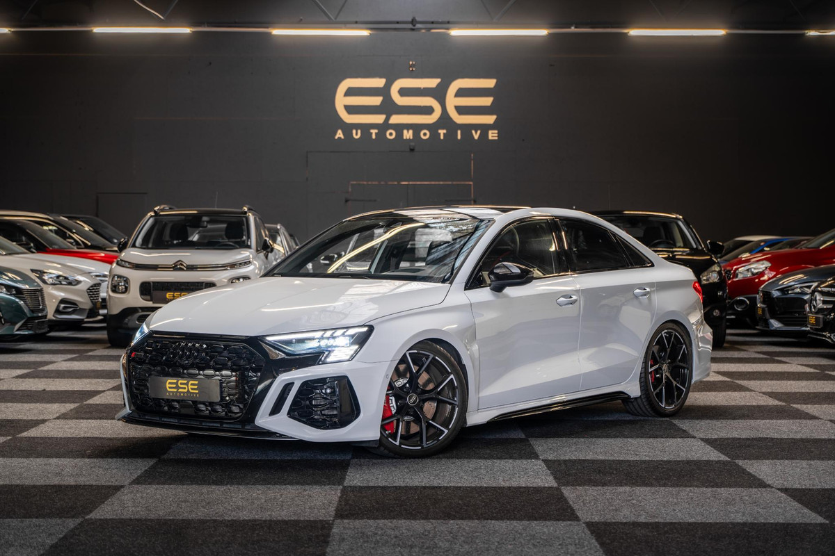 Audi RS3 Limousine 2.5 TFSI RS 3 quattro B&O | Hud | RS-seats | Matrix Audi RS3 Limousine 2.5 TFSI RS 3 quattro B&O | Hud | RS-seats | Matrix
