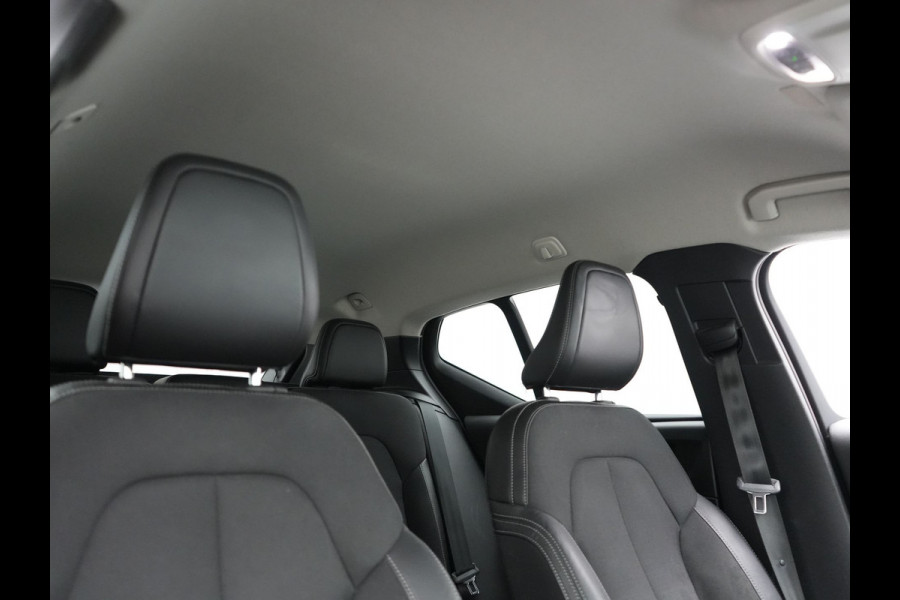Volvo XC40 T4 Momentum Automaat 191pk Dealer O.H | Adaptive Cruise | Harman Kardon | Camera | Lederen Sportstoelen Verwarmd | LED | Pilot Assist |  Navigatie | Virtual | DAB |