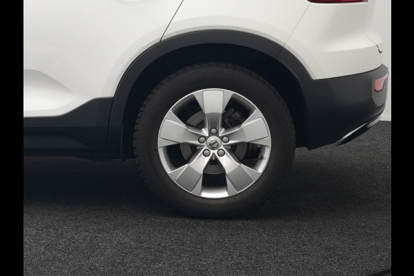 Volvo XC40 T4 Momentum Automaat 191pk Dealer O.H | Adaptive Cruise | Harman Kardon | Camera | Lederen Sportstoelen Verwarmd | LED | Pilot Assist |  Navigatie | Virtual | DAB |