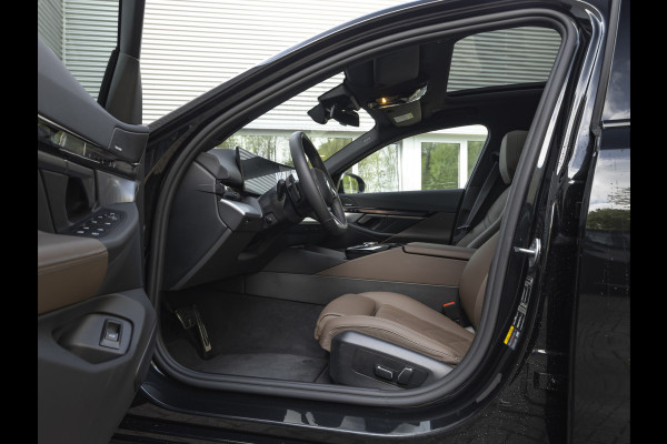BMW 5 Serie 550e xDrive - M-Sport Pro - Pano - Onderstel Prof - Trekhaak - Stoelventilatie