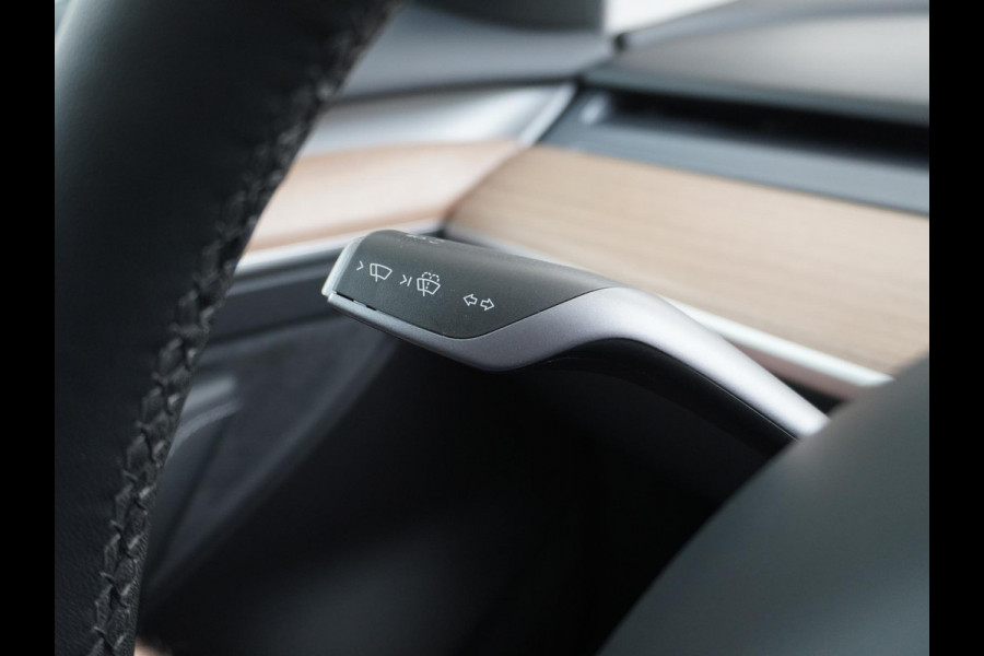 Tesla Model 3 Standard RWD Plus 60 kWh LFP Accu | 1e eigenaar | Origineel Nederlandse auto met NAP | Rijklaar geleverd met fabrieksgarantie!