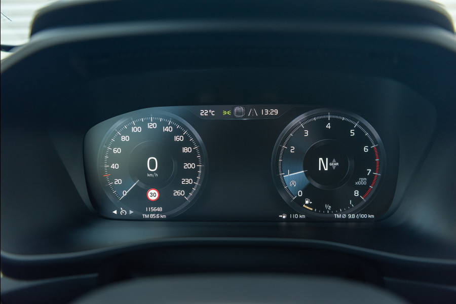 Volvo XC40 T3 Momentum Leder Trekhaak Parkeercamera Stoelverwarming 163pk