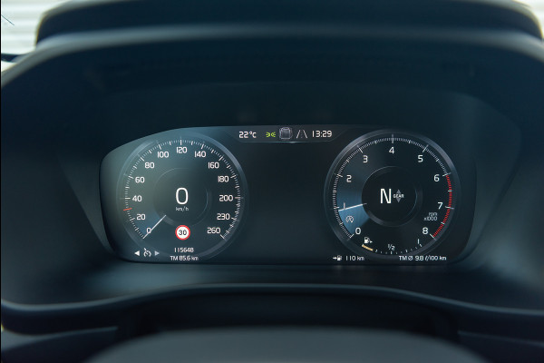 Volvo XC40 T3 Momentum Leder Trekhaak Parkeercamera Stoelverwarming 163pk