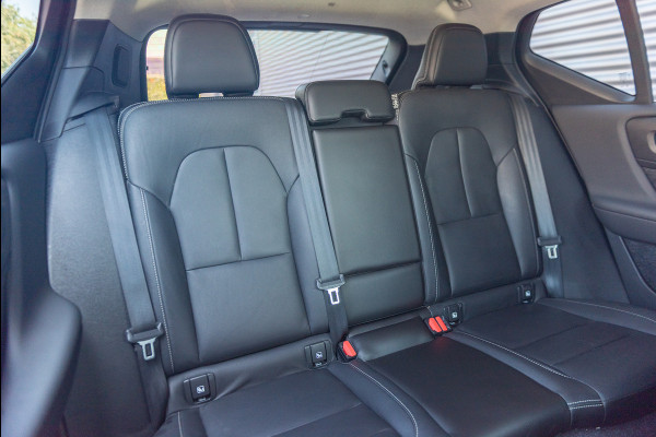 Volvo XC40 T3 Momentum Leder Trekhaak Parkeercamera Stoelverwarming 163pk