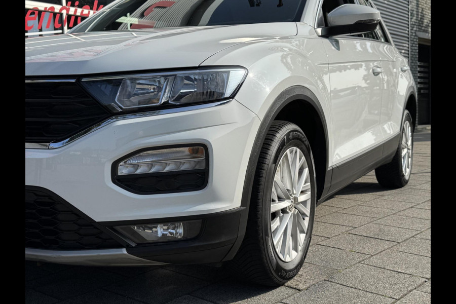 Volkswagen T-Roc 1.0 TSI Style - Navigatie/Apple Carplay I Airco I LED I PDC I Comfort pakket I Sport velgen I Dealer onderhouden