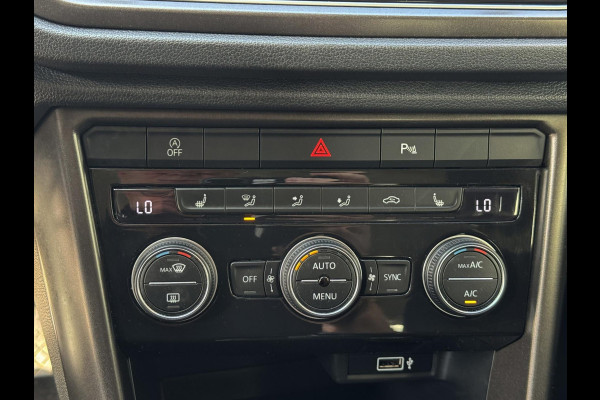 Volkswagen T-Roc 1.0 TSI Style - Navigatie/Apple Carplay I Airco I LED I PDC I Comfort pakket I Sport velgen I Dealer onderhouden