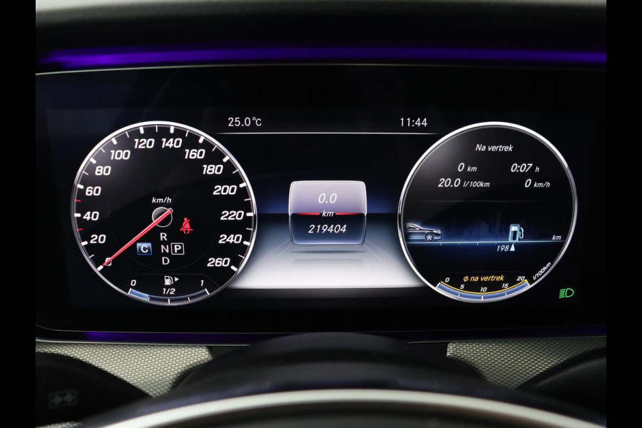 Mercedes-Benz E-Klasse 220d Business Solution AMG | Stoelverwarming | Trekhaak | Camera | Carplay | Widescreen | Half leder | Navigatie | Full LED