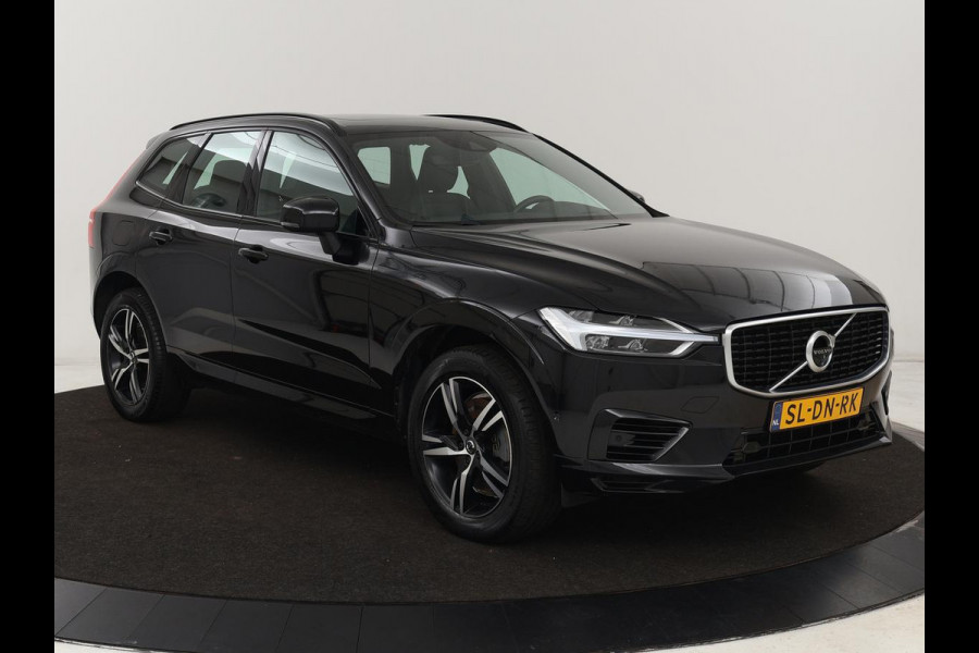 Volvo XC60 2.0 Recharge T8 AWD R Design | Panoramadak | Head-Up | 360 Camera | Stoel & stuurverwarming | Carplay | Keyless | Harman/Kardon | Navigatie | Half leder | Memory | PHEV | Plug In