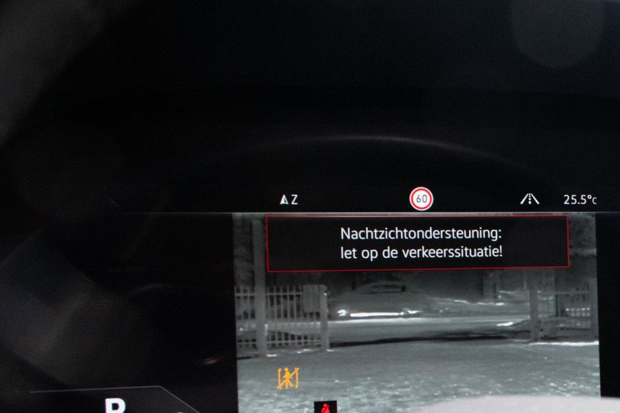 Volkswagen Touareg 3.0 TSI eHybrid 4MOTION / Luchtvering/ Standkachel/ Massagefunctie/ Panoramadak/ Trekhaak/ 280kW (381PK)