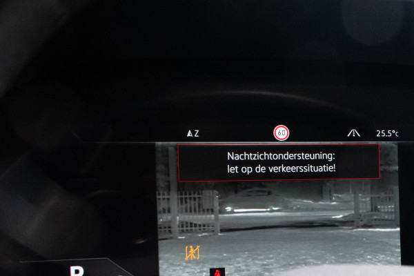 Volkswagen Touareg 3.0 TSI eHybrid 4MOTION / Luchtvering/ Standkachel/ Massagefunctie/ Panoramadak/ Trekhaak/ 280kW (381PK)