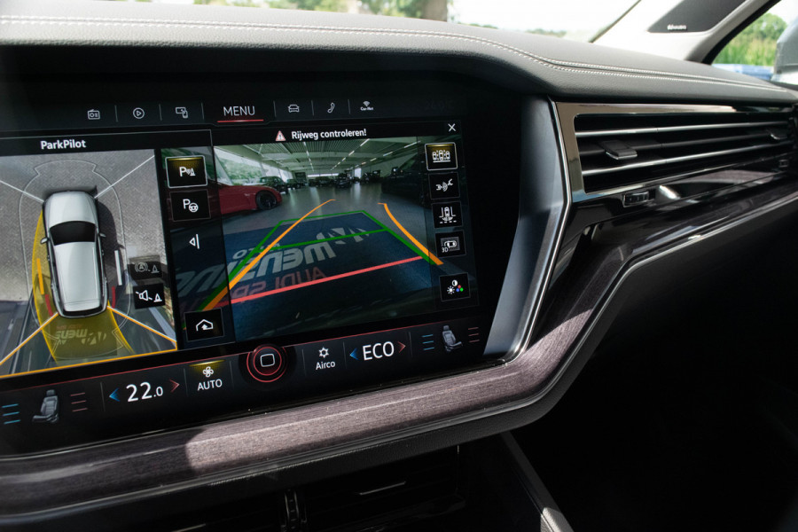Volkswagen Touareg 3.0 TSI eHybrid 4MOTION / Luchtvering/ Standkachel/ Massagefunctie/ Panoramadak/ Trekhaak/ 280kW (381PK)