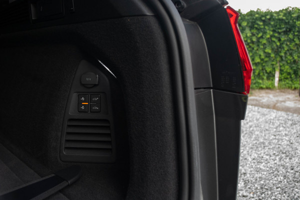 Volkswagen Touareg 3.0 TSI eHybrid 4MOTION / Luchtvering/ Standkachel/ Massagefunctie/ Panoramadak/ Trekhaak/ 280kW (381PK)