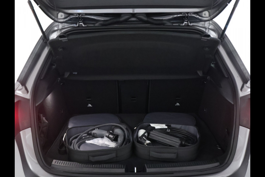 Mercedes-Benz A-Klasse 250 e AMG Line AMG Line Advanced Plus | Night Pakket | 19 Inch AMG velgen | Stoel en Stuurverwarming. Inclusief 24 maanden MB Certified garantie voor Europa. Mercedes-Benz A-Klasse 250 e AMG Line AMG Line Advanced Plus | Night Pakket | 19 Inch AMG velgen | Stoel en Stuurverwarming. Inclusief 24 maanden MB Certified garantie voor Europa.