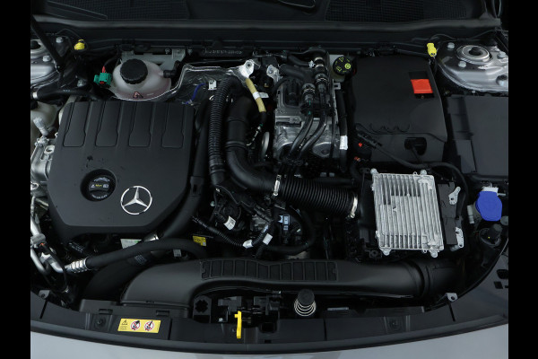 Mercedes-Benz A-Klasse 250 e AMG Line AMG Line Advanced Plus | Night Pakket | 19 Inch AMG velgen | Stoel en Stuurverwarming. Inclusief 24 maanden MB Certified garantie voor Europa. Mercedes-Benz A-Klasse 250 e AMG Line AMG Line Advanced Plus | Night Pakket | 19 Inch AMG velgen | Stoel en Stuurverwarming. Inclusief 24 maanden MB Certified garantie voor Europa.