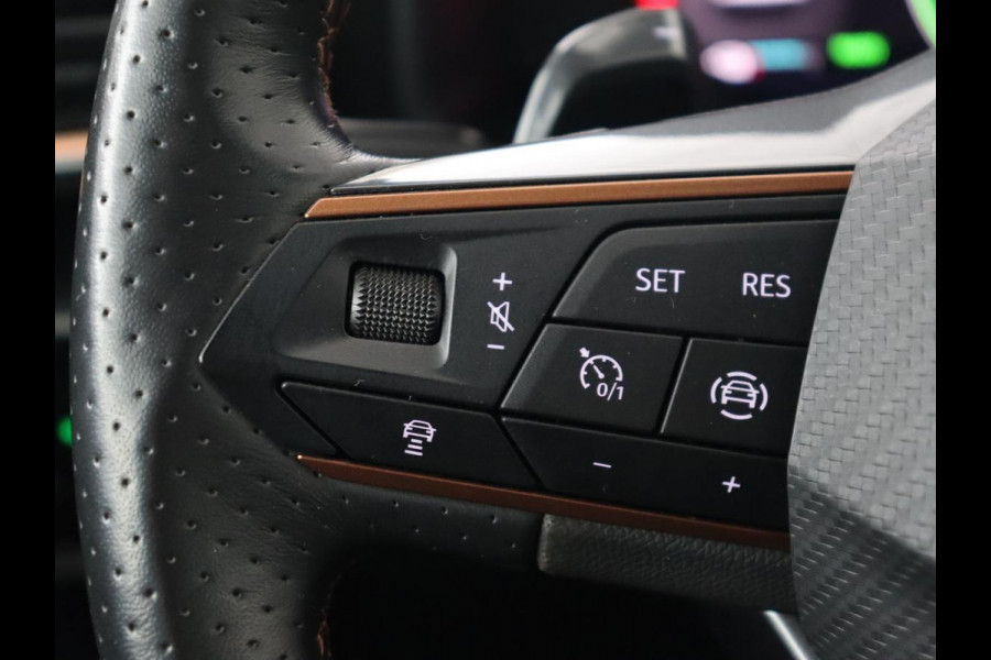 CUPRA Leon 1.4 eHybrid VZ | 245pk | Stoel & stuurverwarming | Carplay | Camera | Adaptive cruise | Navigatie | Sfeerverlichting | Keyless | Sportstoelen | PHEV | Plug In