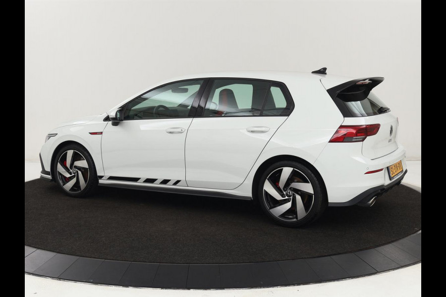 Volkswagen Golf 2.0 TSI GTI Clubsport | 300pk | Stoel & stuurverwarming | Carplay | Sfeerverlichting | LED Plus | Sportstoelen | Parkeerhulp | Digital Cockpit | Climate control Volkswagen Golf 2.0 TSI GTI Clubsport | 300pk | Stoel & stuurverwarming | Carplay | Sfeerverlichting | LED Plus | Sportstoelen | Parkeerhulp | Digital Cockpit | Climate control