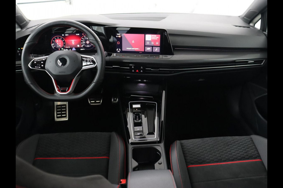Volkswagen Golf 2.0 TSI GTI Clubsport | 300pk | Stoel & stuurverwarming | Carplay | Sfeerverlichting | LED Plus | Sportstoelen | Parkeerhulp | Digital Cockpit | Climate control Volkswagen Golf 2.0 TSI GTI Clubsport | 300pk | Stoel & stuurverwarming | Carplay | Sfeerverlichting | LED Plus | Sportstoelen | Parkeerhulp | Digital Cockpit | Climate control