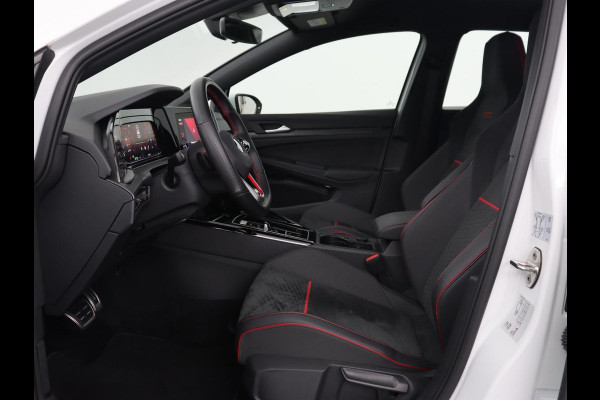 Volkswagen Golf 2.0 TSI GTI Clubsport | 300pk | Stoel & stuurverwarming | Carplay | Sfeerverlichting | LED Plus | Sportstoelen | Parkeerhulp | Digital Cockpit | Climate control Volkswagen Golf 2.0 TSI GTI Clubsport | 300pk | Stoel & stuurverwarming | Carplay | Sfeerverlichting | LED Plus | Sportstoelen | Parkeerhulp | Digital Cockpit | Climate control