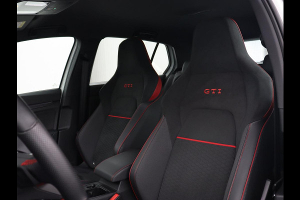 Volkswagen Golf 2.0 TSI GTI Clubsport | 300pk | Stoel & stuurverwarming | Carplay | Sfeerverlichting | LED Plus | Sportstoelen | Parkeerhulp | Digital Cockpit | Climate control Volkswagen Golf 2.0 TSI GTI Clubsport | 300pk | Stoel & stuurverwarming | Carplay | Sfeerverlichting | LED Plus | Sportstoelen | Parkeerhulp | Digital Cockpit | Climate control