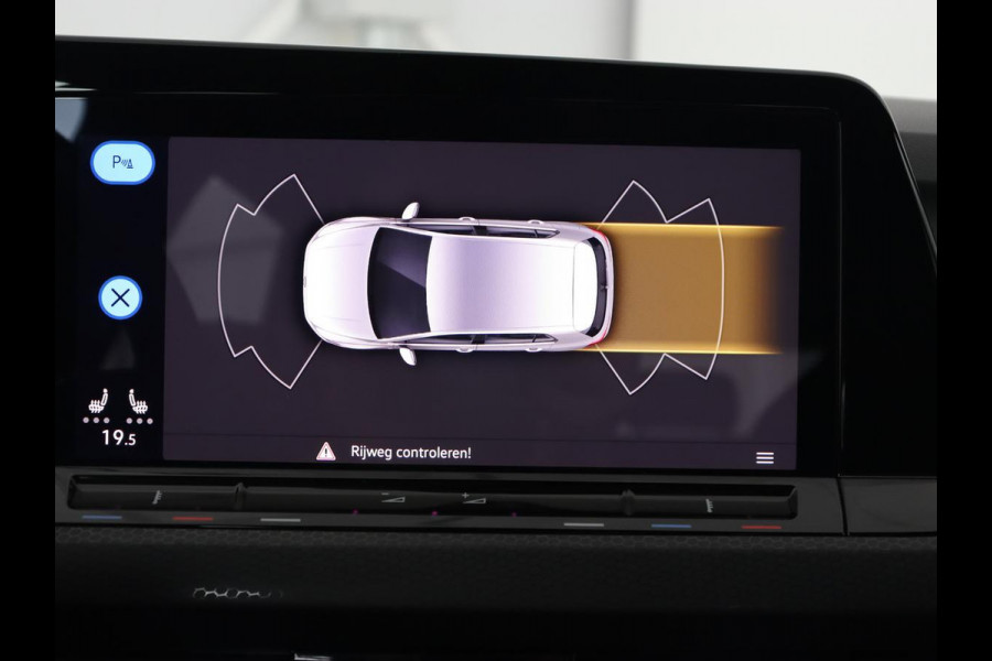 Volkswagen Golf 2.0 TSI GTI Clubsport | 300pk | Stoel & stuurverwarming | Carplay | Sfeerverlichting | LED Plus | Sportstoelen | Parkeerhulp | Digital Cockpit | Climate control Volkswagen Golf 2.0 TSI GTI Clubsport | 300pk | Stoel & stuurverwarming | Carplay | Sfeerverlichting | LED Plus | Sportstoelen | Parkeerhulp | Digital Cockpit | Climate control