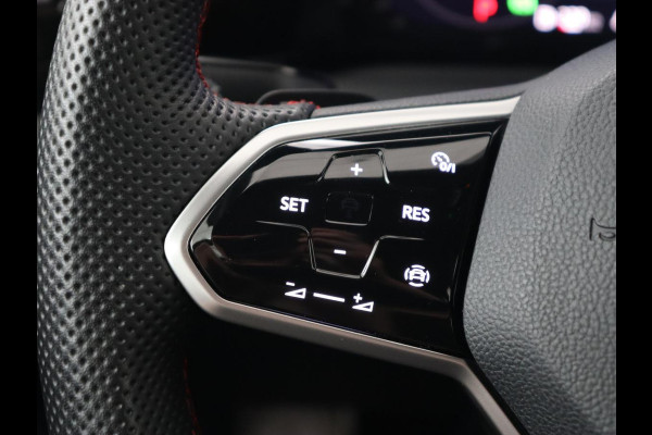 Volkswagen Golf 2.0 TSI GTI Clubsport | 300pk | Stoel & stuurverwarming | Carplay | Sfeerverlichting | LED Plus | Sportstoelen | Parkeerhulp | Digital Cockpit | Climate control Volkswagen Golf 2.0 TSI GTI Clubsport | 300pk | Stoel & stuurverwarming | Carplay | Sfeerverlichting | LED Plus | Sportstoelen | Parkeerhulp | Digital Cockpit | Climate control