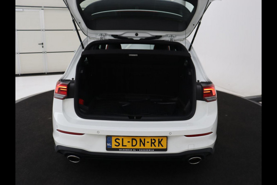 Volkswagen Golf 2.0 TSI GTI Clubsport | 300pk | Stoel & stuurverwarming | Carplay | Sfeerverlichting | LED Plus | Sportstoelen | Parkeerhulp | Digital Cockpit | Climate control Volkswagen Golf 2.0 TSI GTI Clubsport | 300pk | Stoel & stuurverwarming | Carplay | Sfeerverlichting | LED Plus | Sportstoelen | Parkeerhulp | Digital Cockpit | Climate control