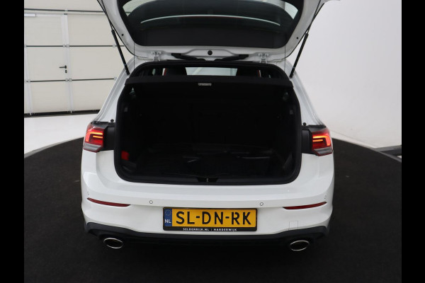 Volkswagen Golf 2.0 TSI GTI Clubsport | 300pk | Stoel & stuurverwarming | Carplay | Sfeerverlichting | LED Plus | Sportstoelen | Parkeerhulp | Digital Cockpit | Climate control Volkswagen Golf 2.0 TSI GTI Clubsport | 300pk | Stoel & stuurverwarming | Carplay | Sfeerverlichting | LED Plus | Sportstoelen | Parkeerhulp | Digital Cockpit | Climate control