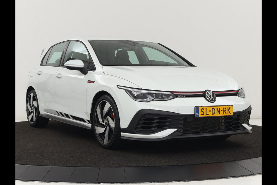 Volkswagen Golf 2.0 TSI GTI Clubsport | 300pk | Stoel & stuurverwarming | Carplay | Sfeerverlichting | LED Plus | Sportstoelen | Parkeerhulp | Digital Cockpit | Climate control Volkswagen Golf 2.0 TSI GTI Clubsport | 300pk | Stoel & stuurverwarming | Carplay | Sfeerverlichting | LED Plus | Sportstoelen | Parkeerhulp | Digital Cockpit | Climate control