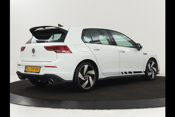 Volkswagen Golf 2.0 TSI GTI Clubsport | 300pk | Stoel & stuurverwarming | Carplay | Sfeerverlichting | LED Plus | Sportstoelen | Parkeerhulp | Digital Cockpit | Climate control Volkswagen Golf 2.0 TSI GTI Clubsport | 300pk | Stoel & stuurverwarming | Carplay | Sfeerverlichting | LED Plus | Sportstoelen | Parkeerhulp | Digital Cockpit | Climate control